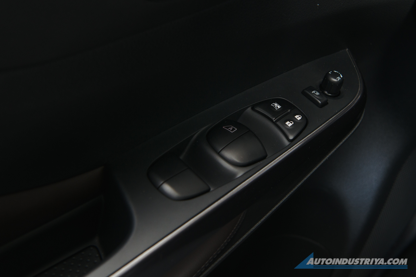 2021 Nissan Terra VL 4x4 Black Edition