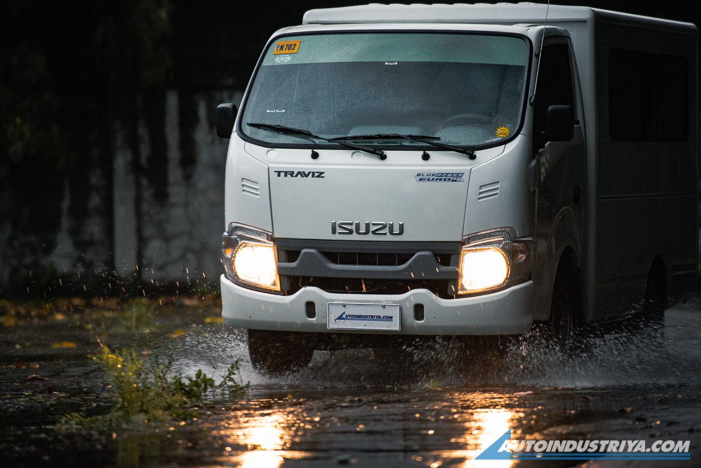 LCV Review: Isuzu Traviz L Utility Van 2.5L