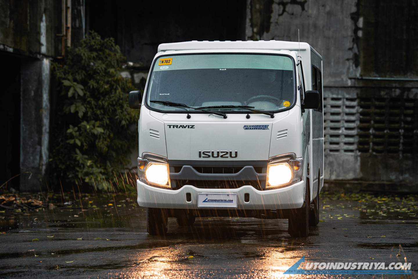 LCV Review: Isuzu Traviz L Utility Van 2.5L