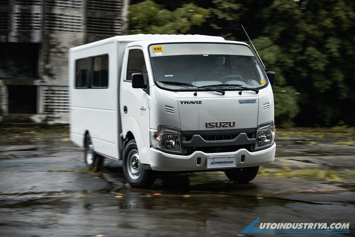 LCV Review: Isuzu Traviz L Utility Van 2.5L
