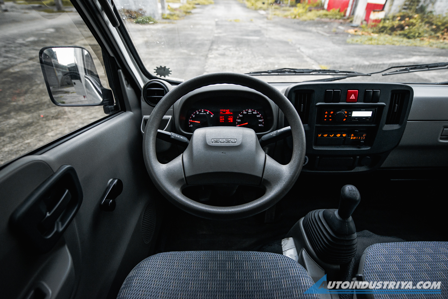 LCV Review: Isuzu Traviz L Utility Van 2.5L