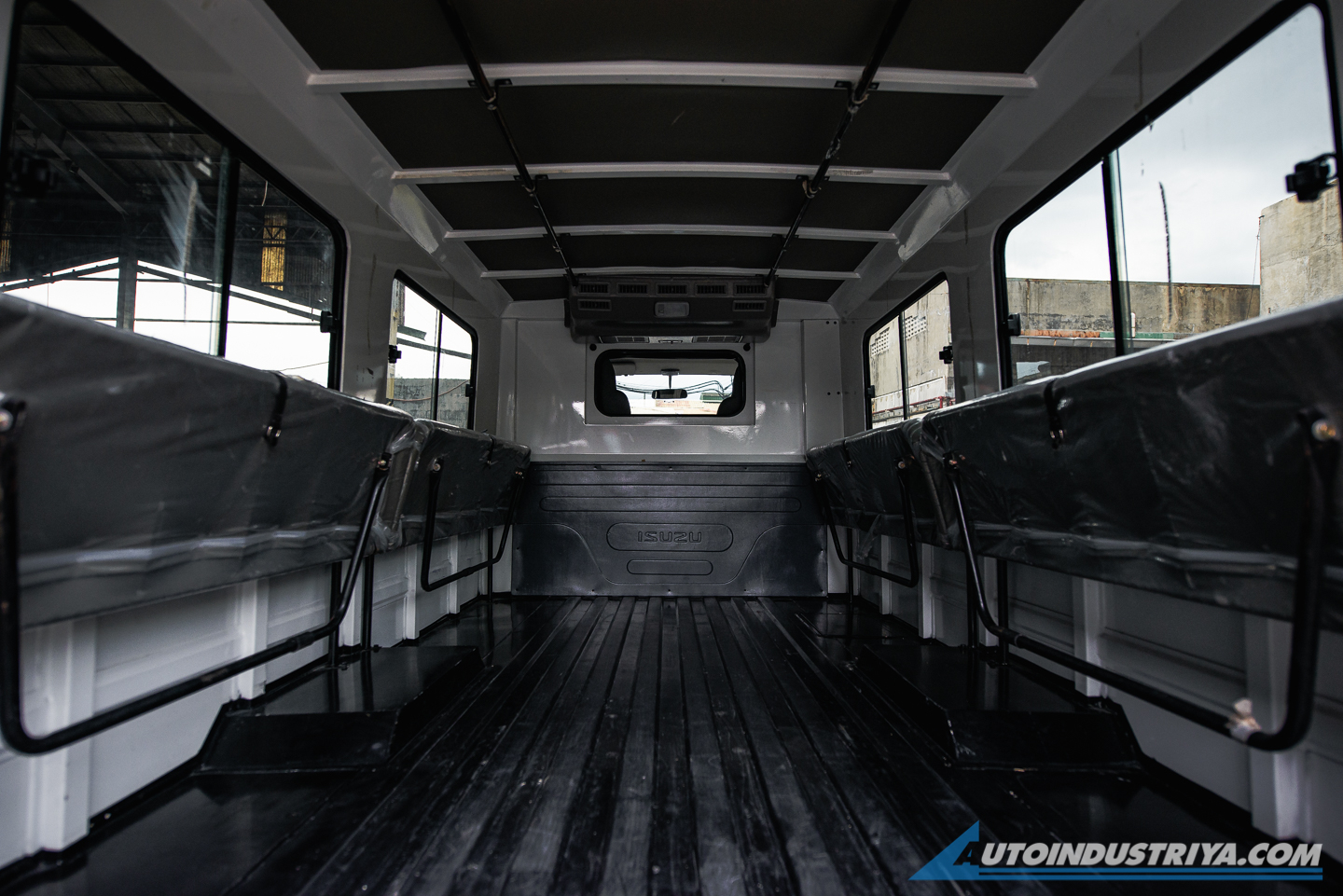 LCV Review: Isuzu Traviz L Utility Van 2.5L