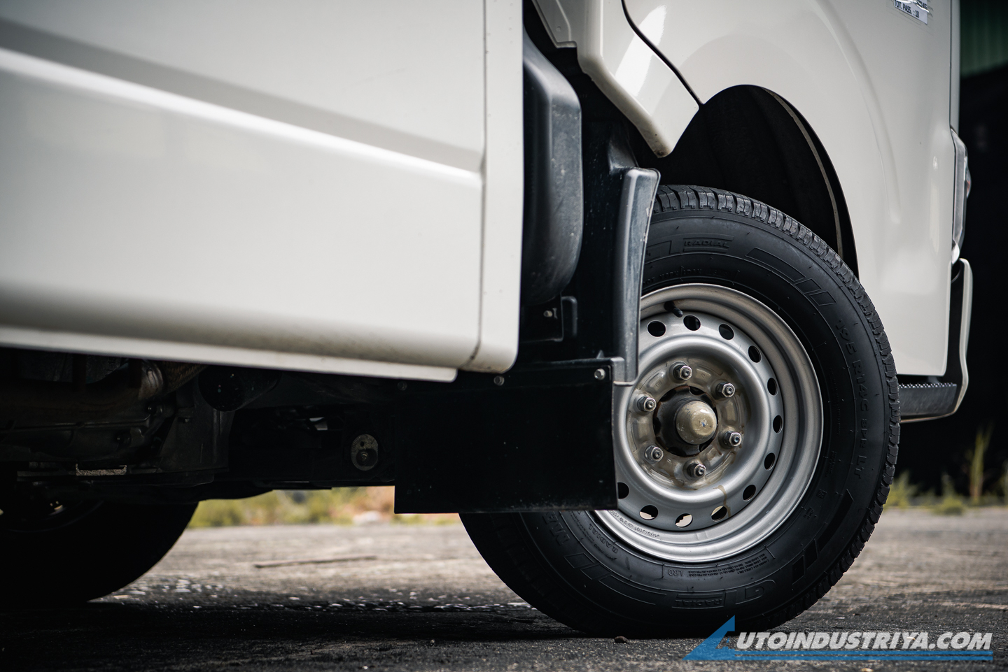 LCV Review: Isuzu Traviz L Utility Van 2.5L