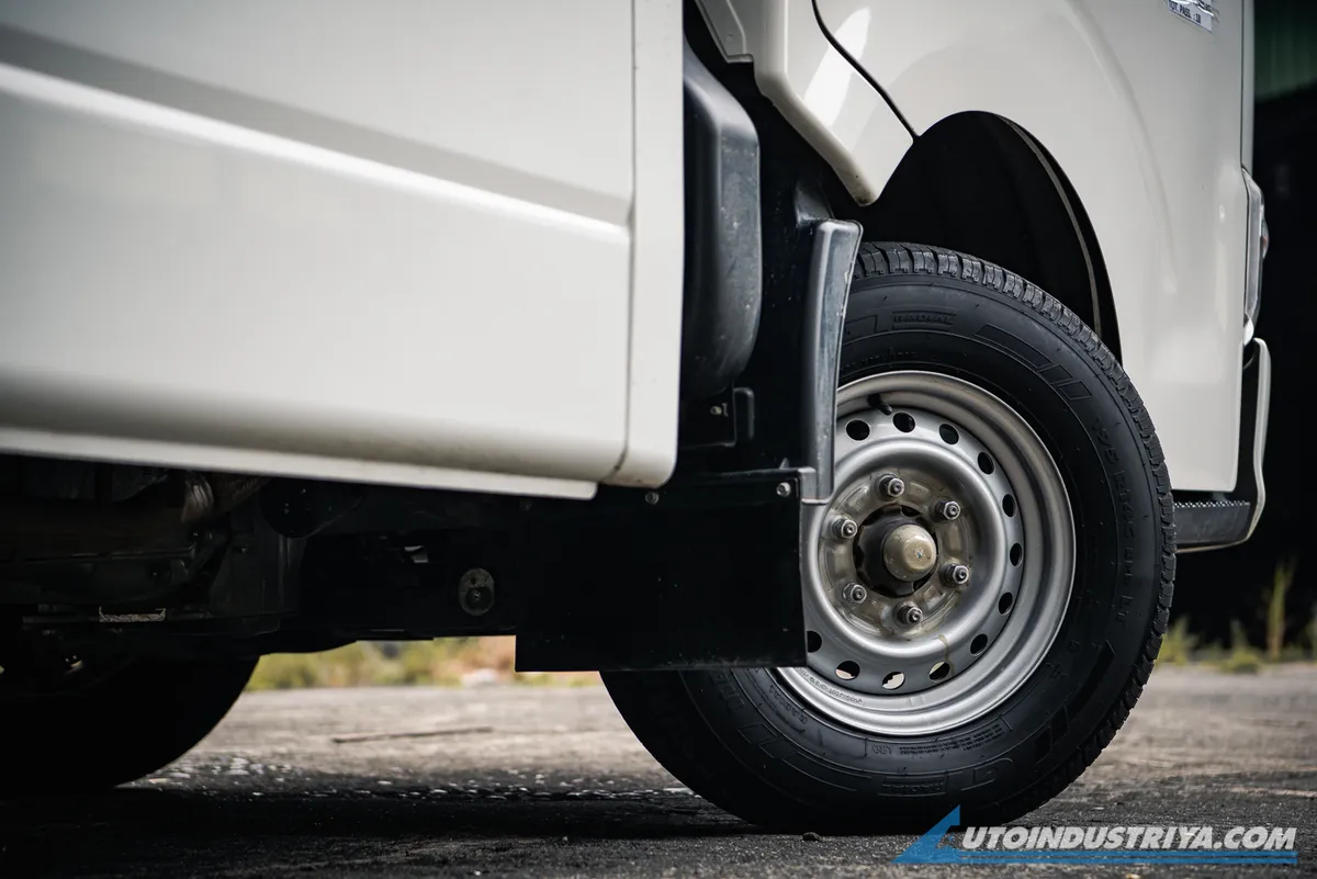 LCV Review: Isuzu Traviz L Utility Van 2.5L