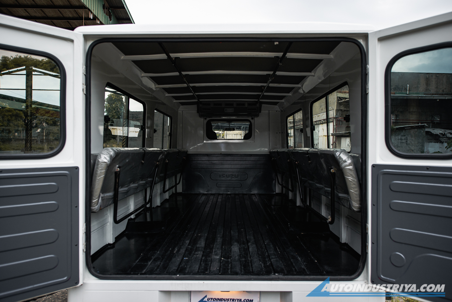 LCV Review: Isuzu Traviz L Utility Van 2.5L