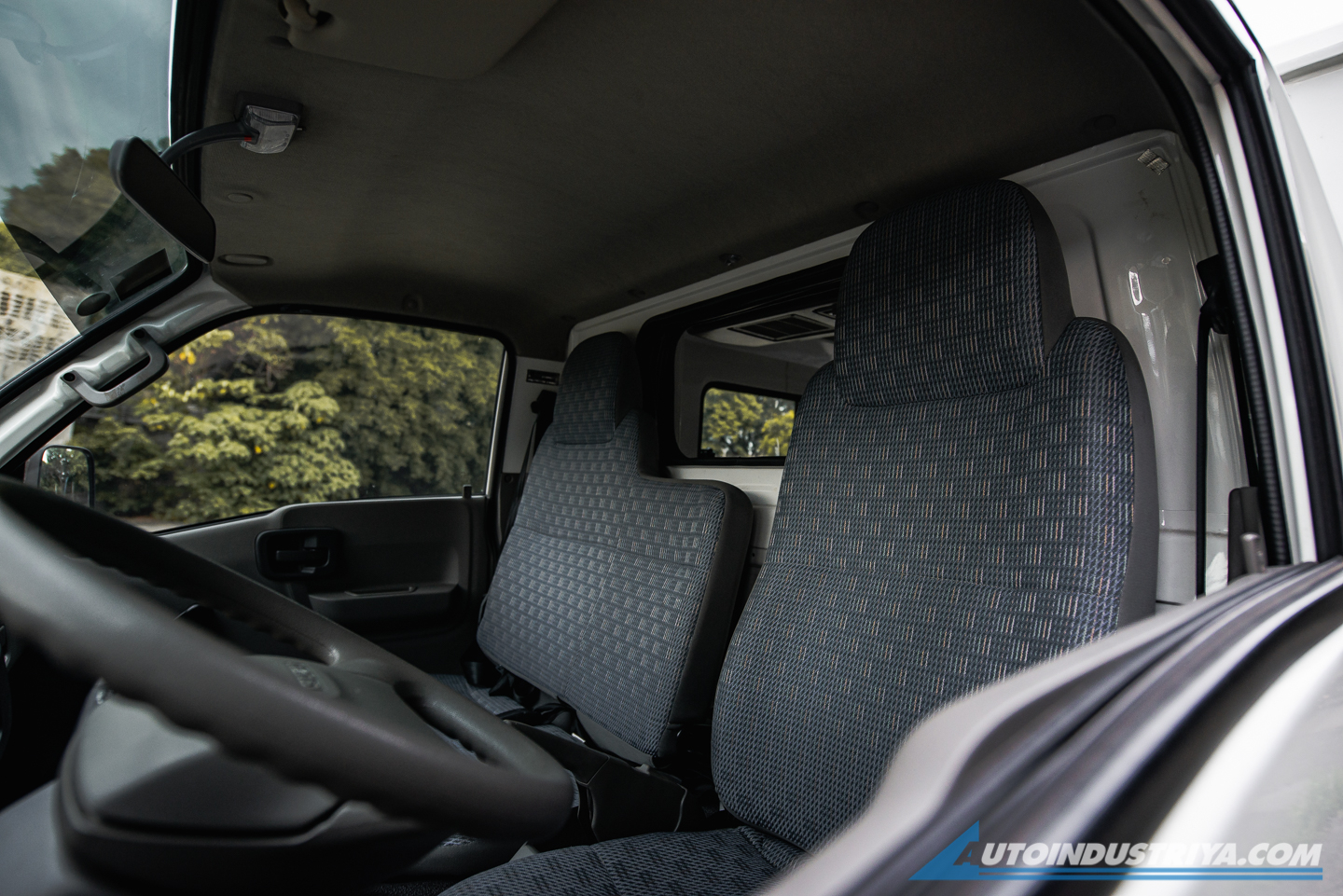 LCV Review: Isuzu Traviz L Utility Van 2.5L