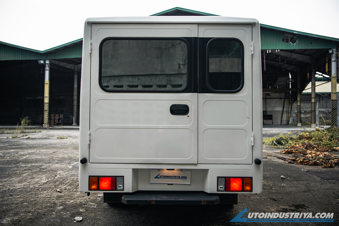 LCV Review: Isuzu Traviz L Utility Van 2.5L