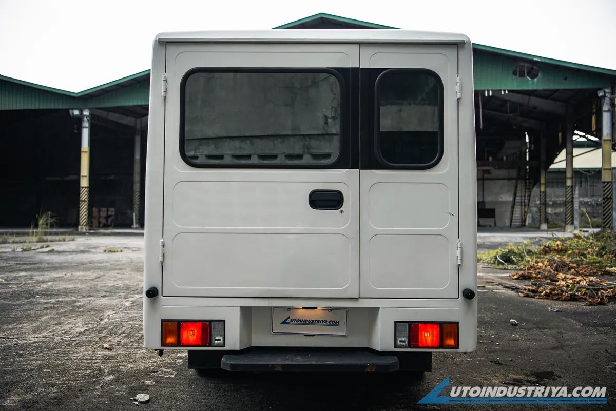 LCV Review: Isuzu Traviz L Utility Van 2.5L