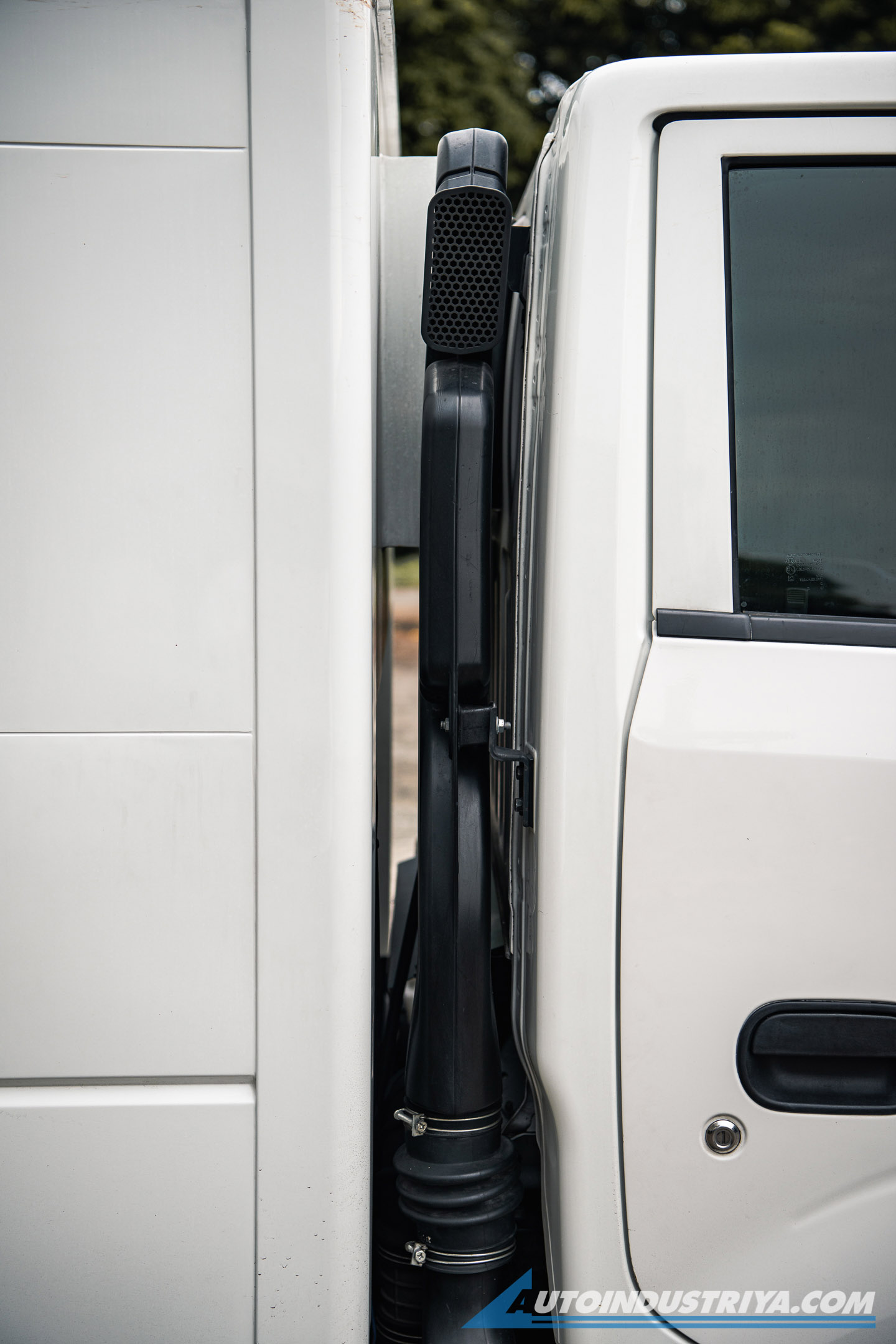 LCV Review: Isuzu Traviz L Utility Van 2.5L