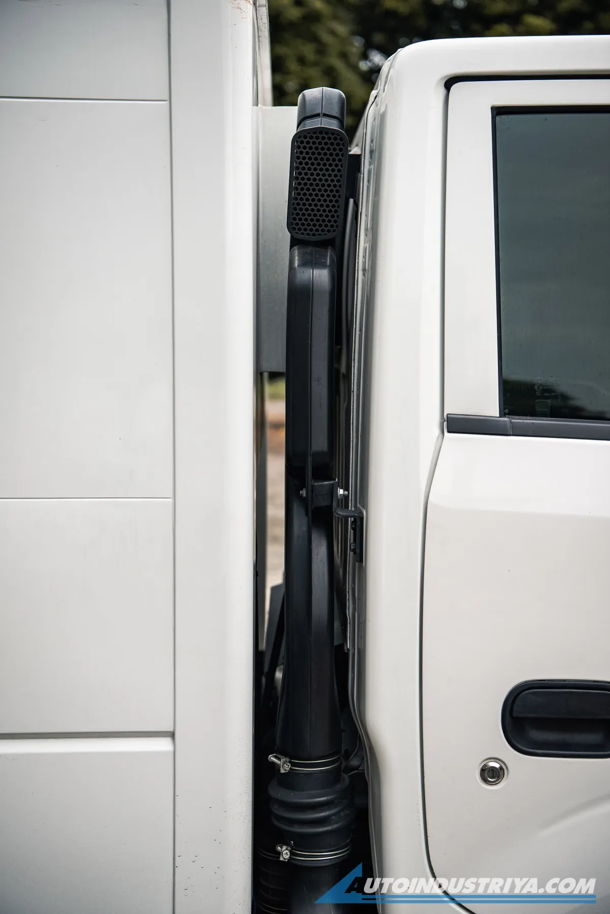 LCV Review: Isuzu Traviz L Utility Van 2.5L