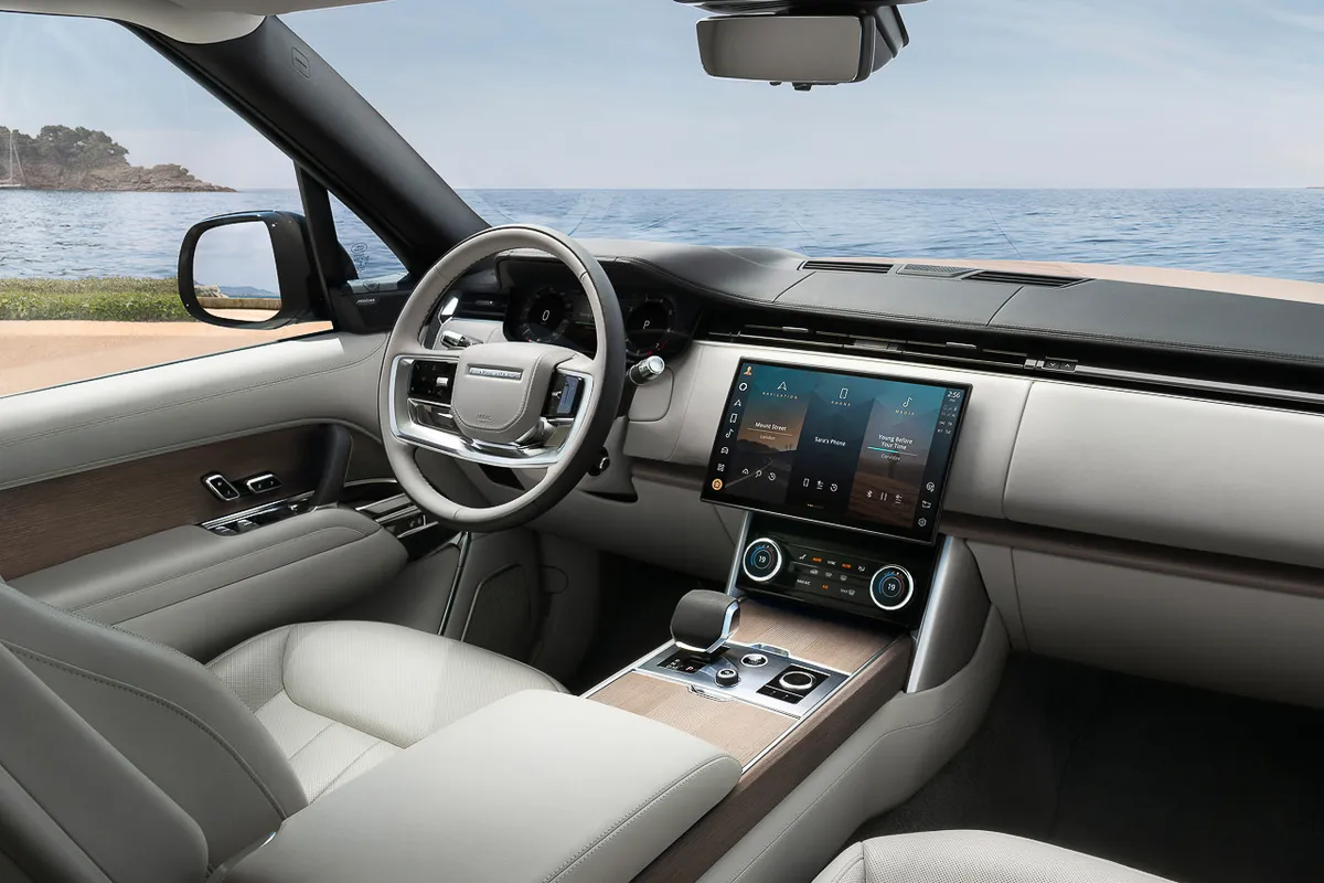Here's the all-new 2022 Range Rover | AutoIndustriya