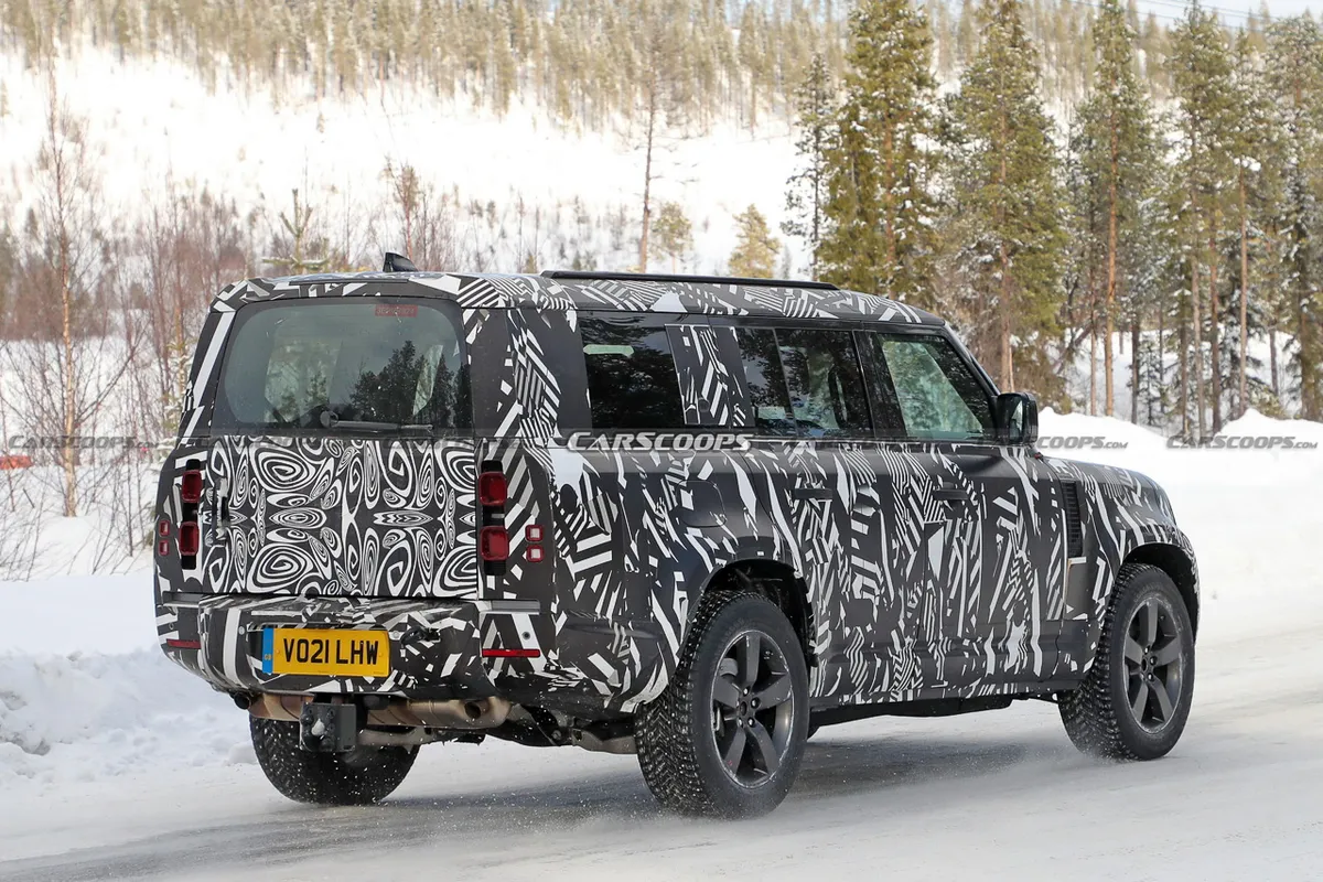 Three-row Land Rover Defender caught testing | AutoIndustriya