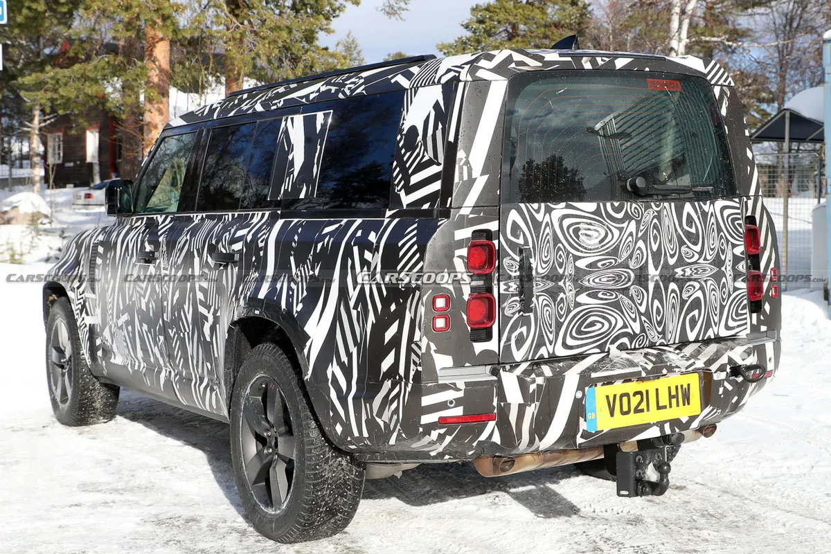 Three-row Land Rover Defender caught testing | AutoIndustriya