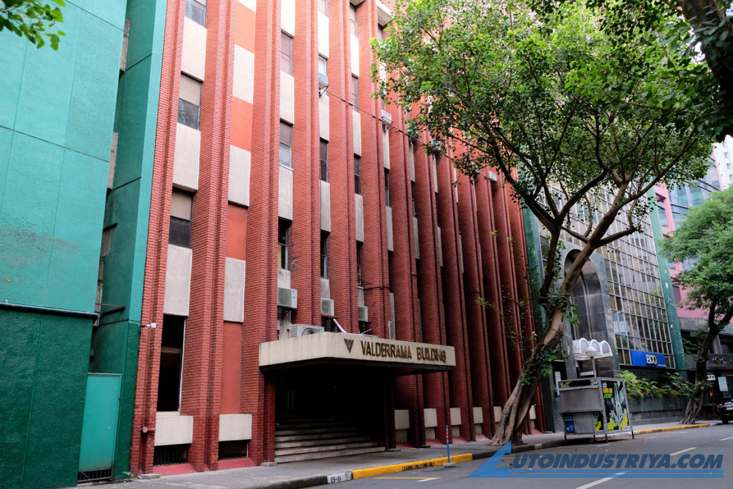 Sunday Drive: Cafe hopping and car-spotting in Makati