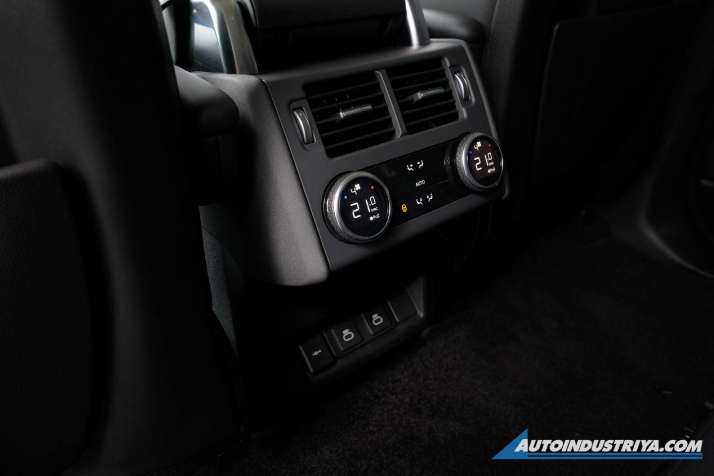 2023 Land Rover Discovery S D250