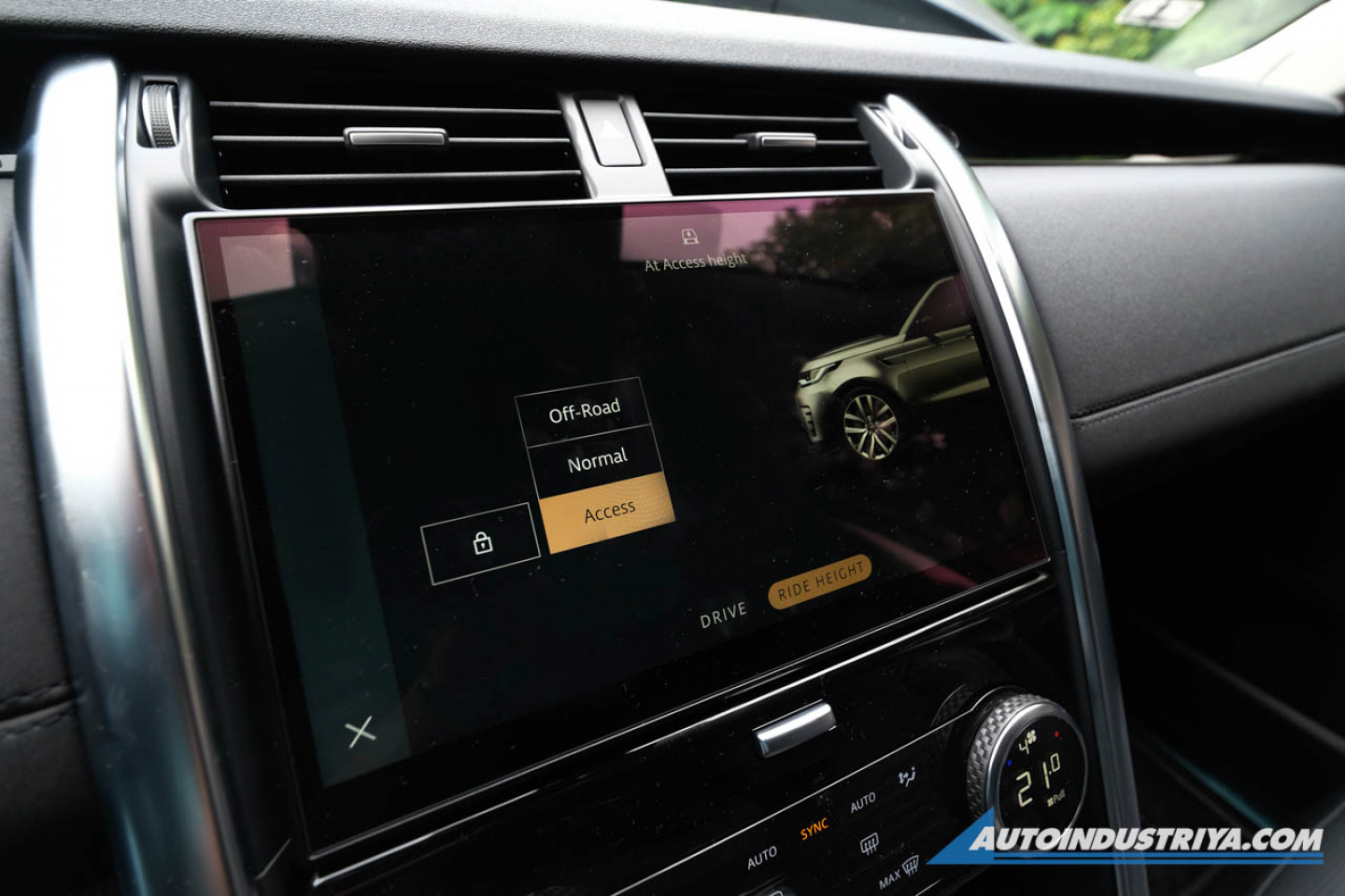 2023 Land Rover Discovery S D250