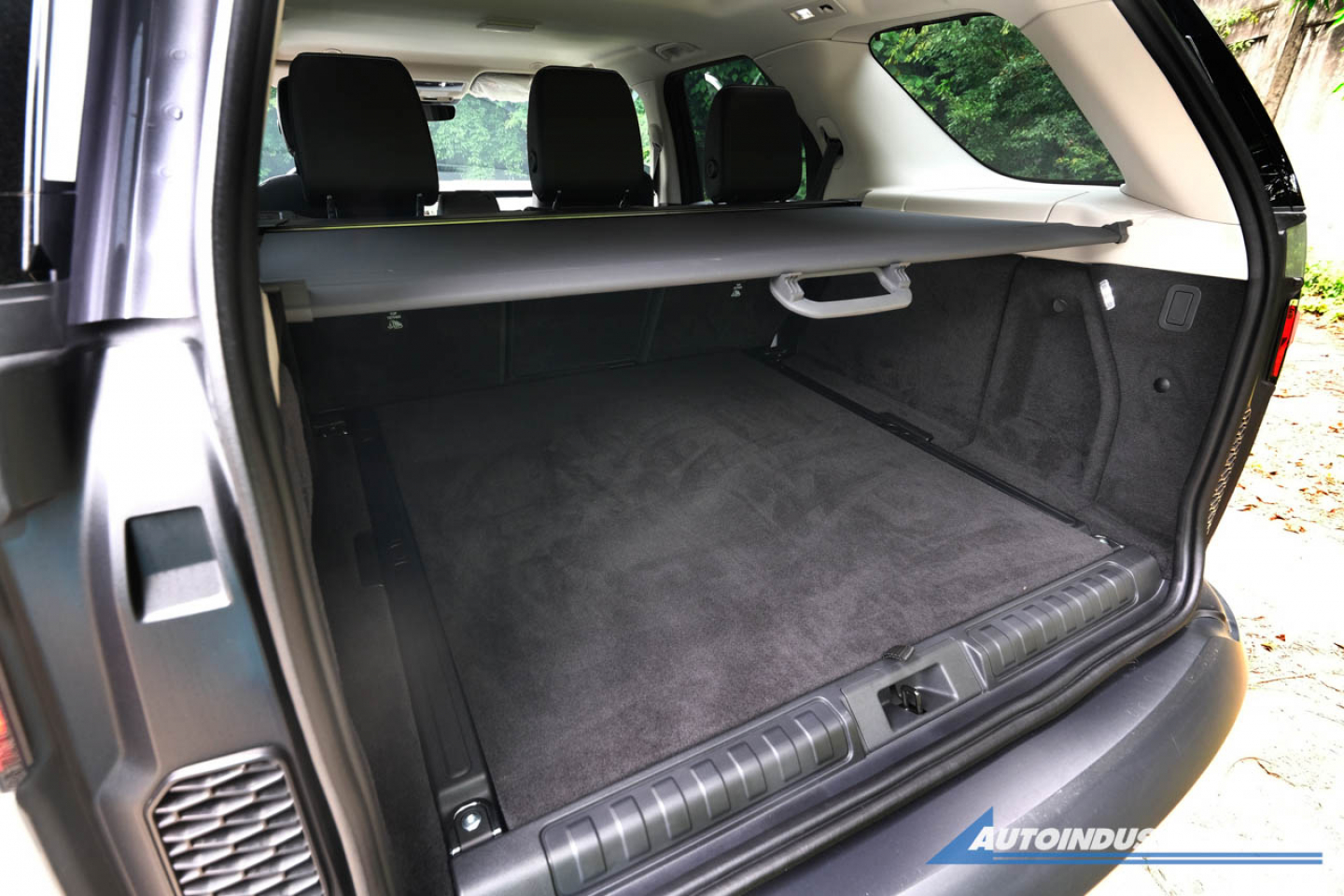 2023 Land Rover Discovery S D250