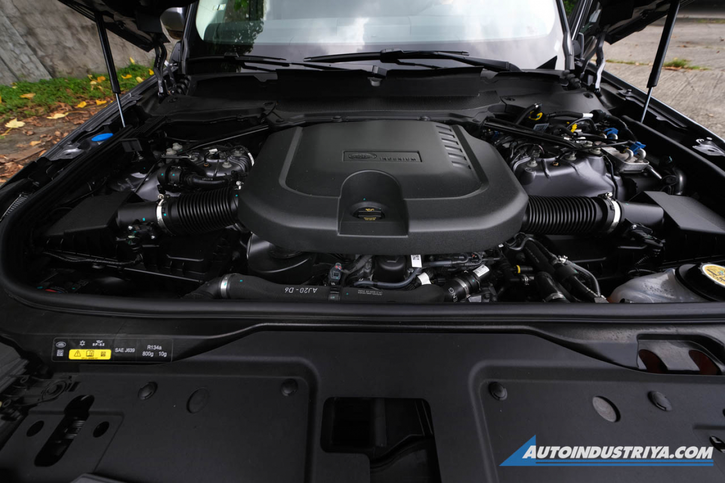 2023 Land Rover Discovery S D250