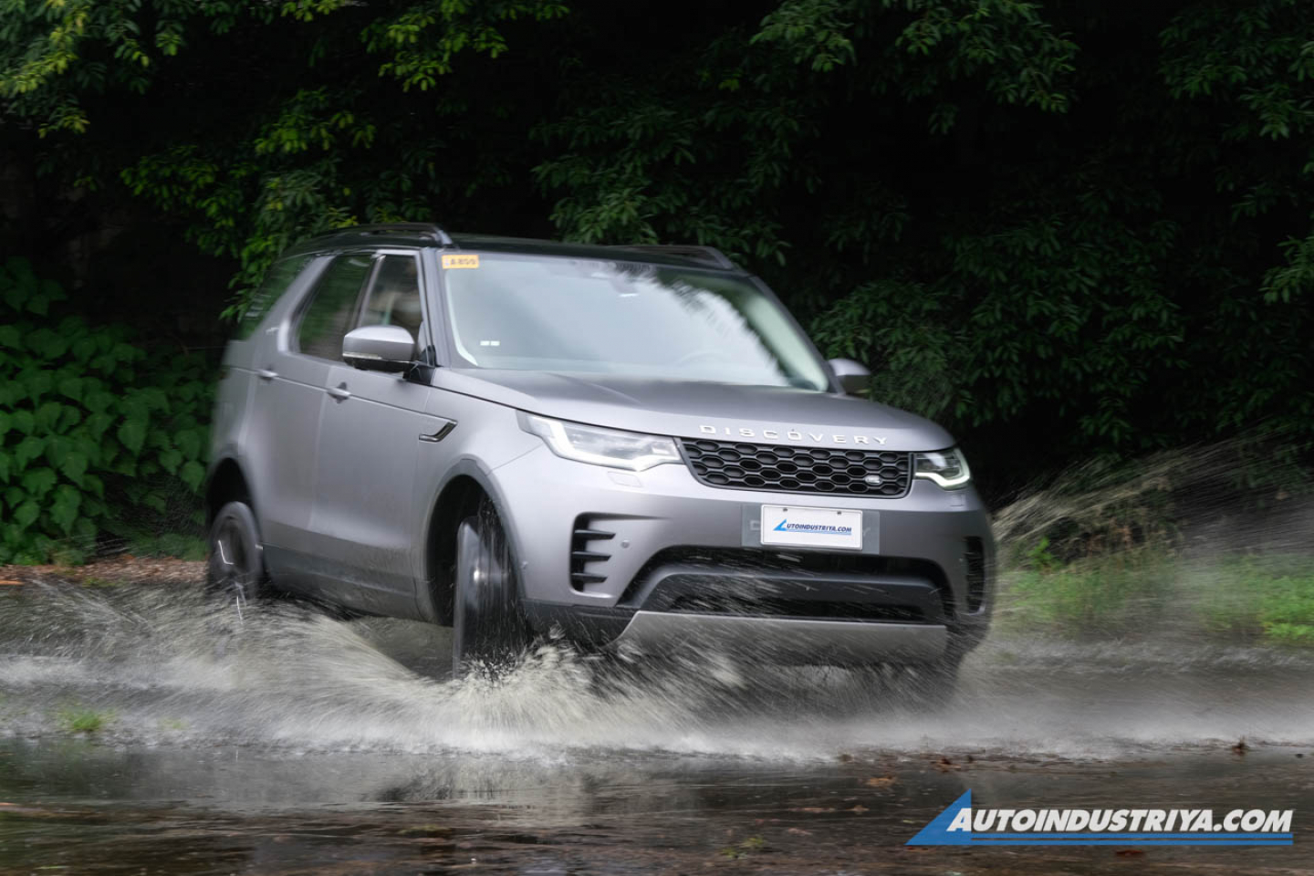 2023 Land Rover Discovery S D250