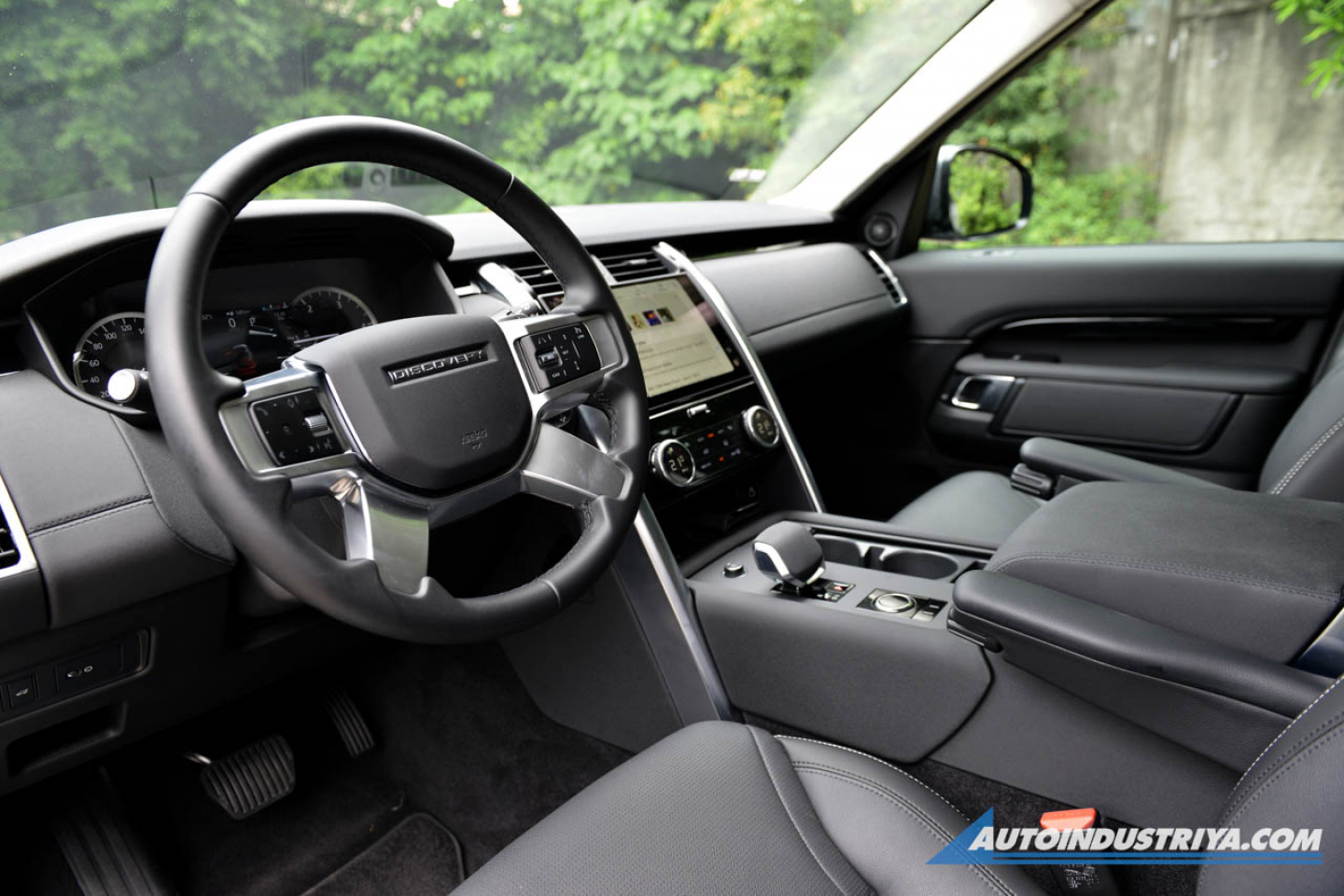 2023 Land Rover Discovery S D250