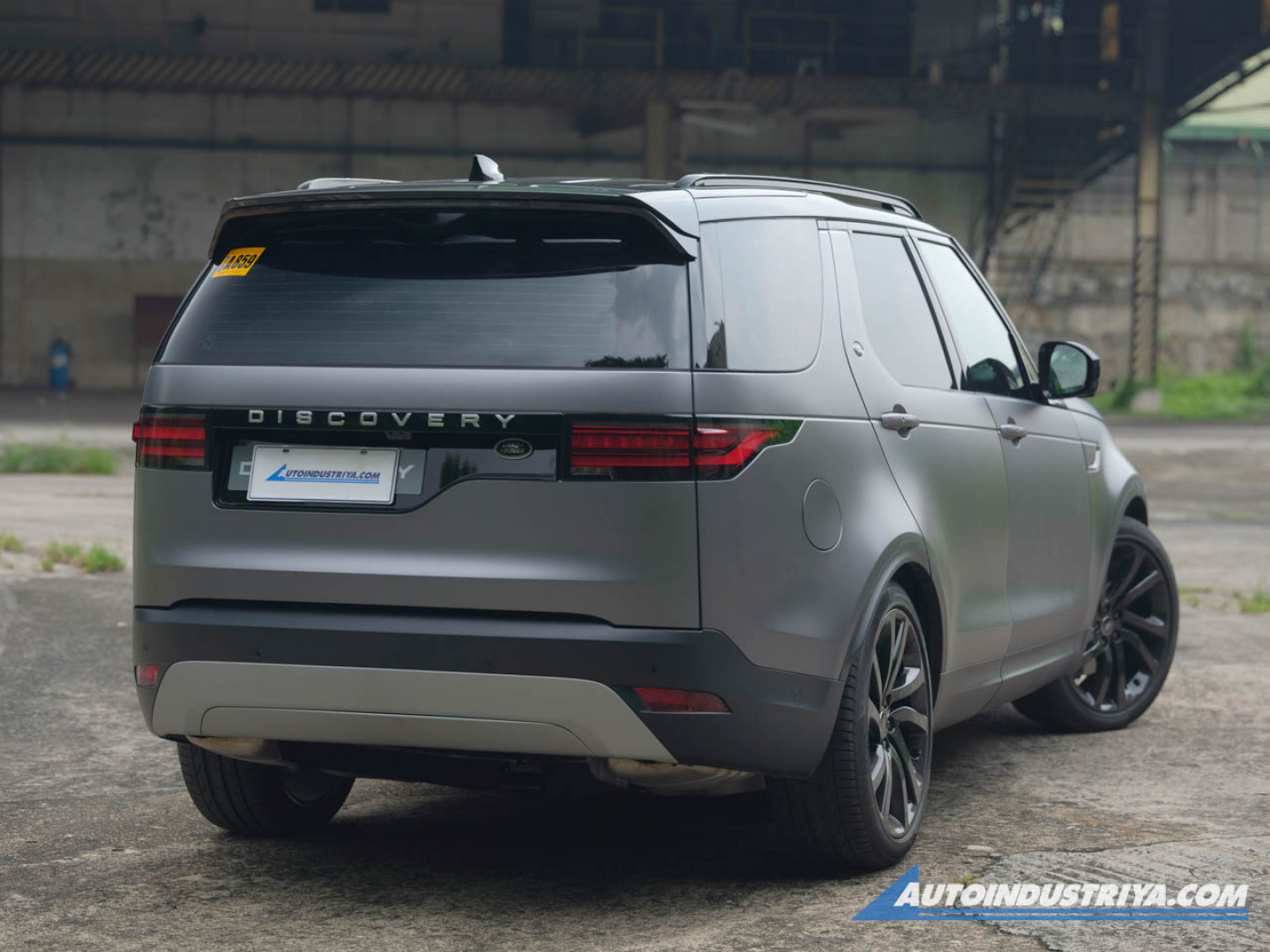 2023 Land Rover Discovery S D250