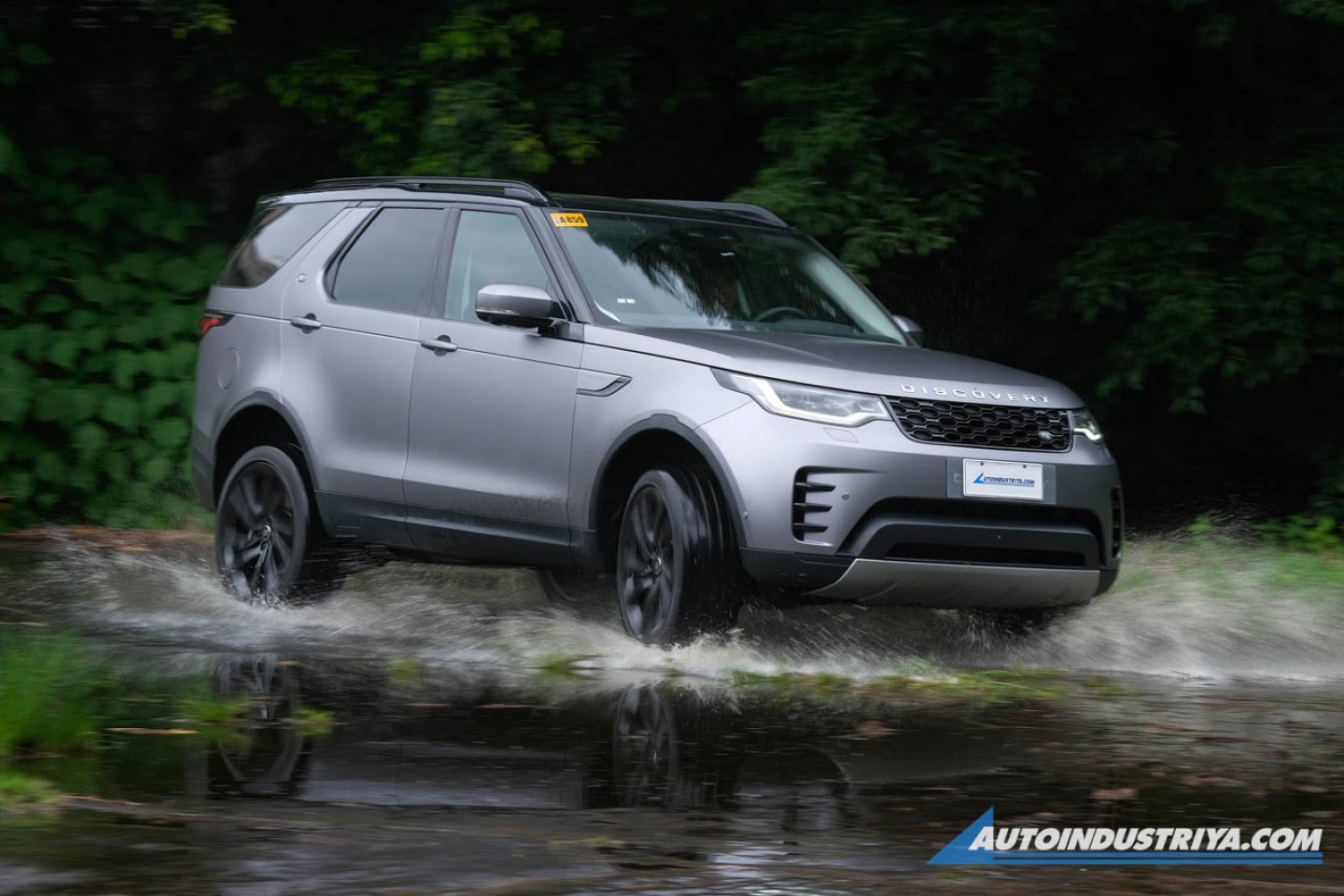 2023 Land Rover Discovery S D250
