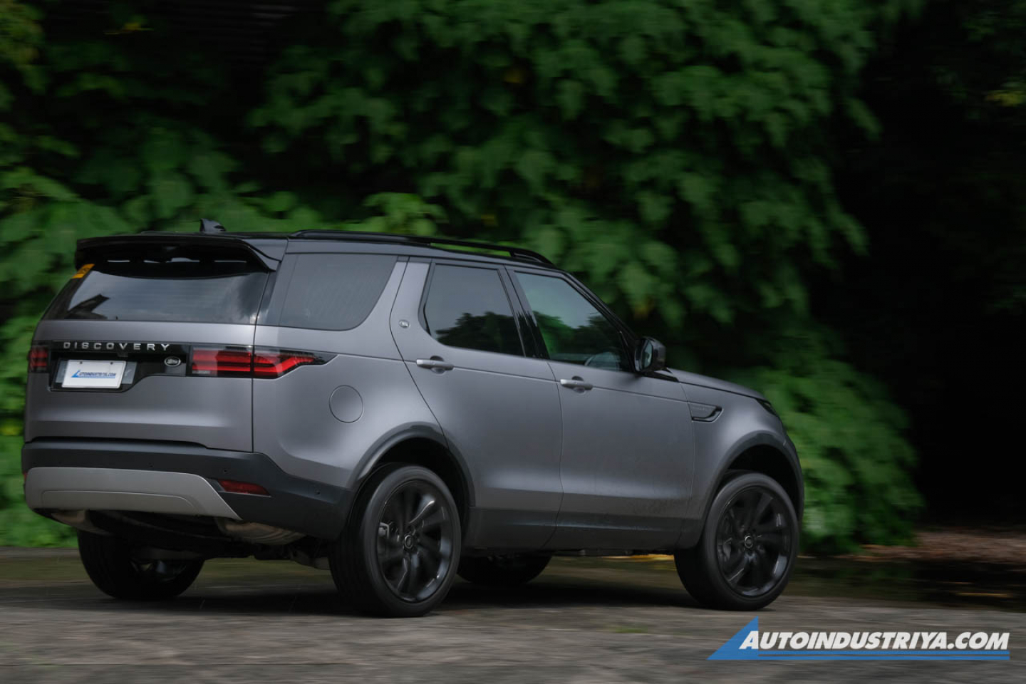 2023 Land Rover Discovery S D250