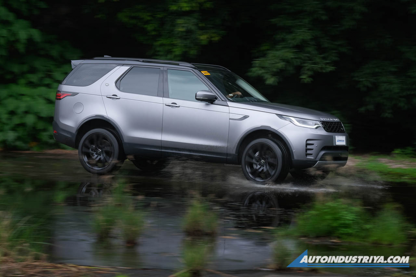 2023 Land Rover Discovery S D250