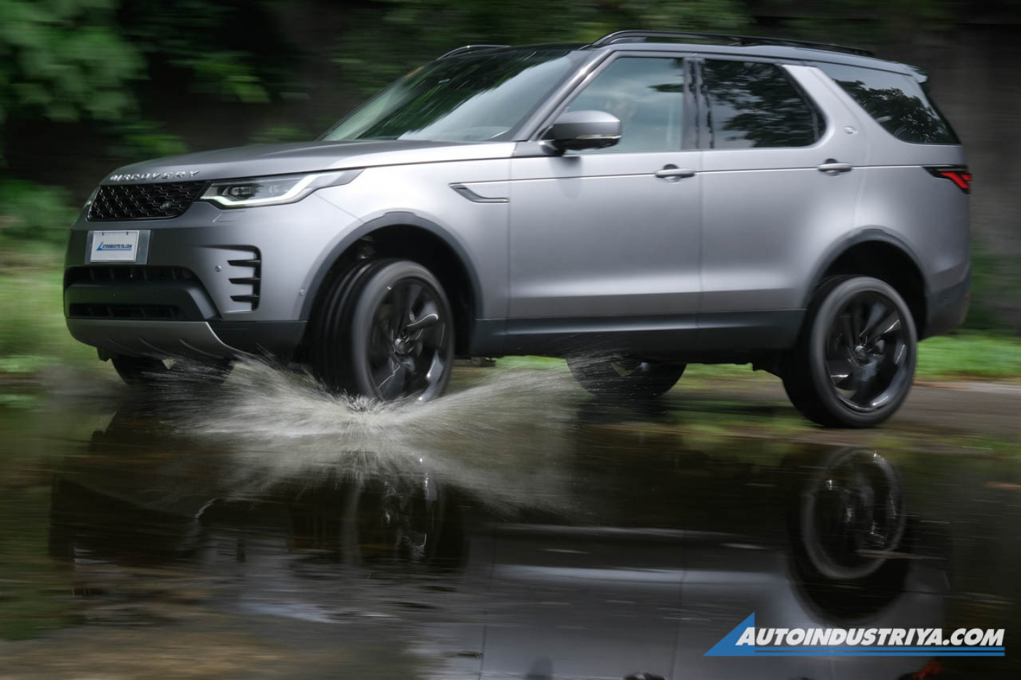 2023 Land Rover Discovery S D250