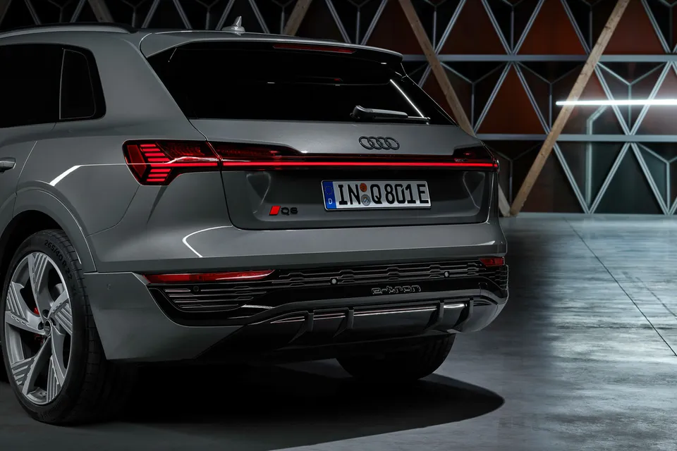 Audi unveils redesigned four-ring logo | AutoIndustriya