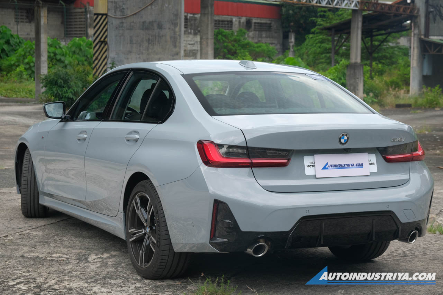 2023 BMW 318i Sport 2.0L Turbo 8-AT