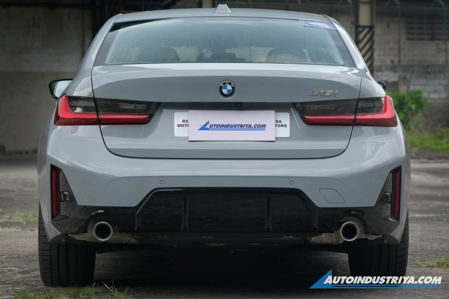 2023 BMW 318i Sport 2.0L Turbo 8-AT