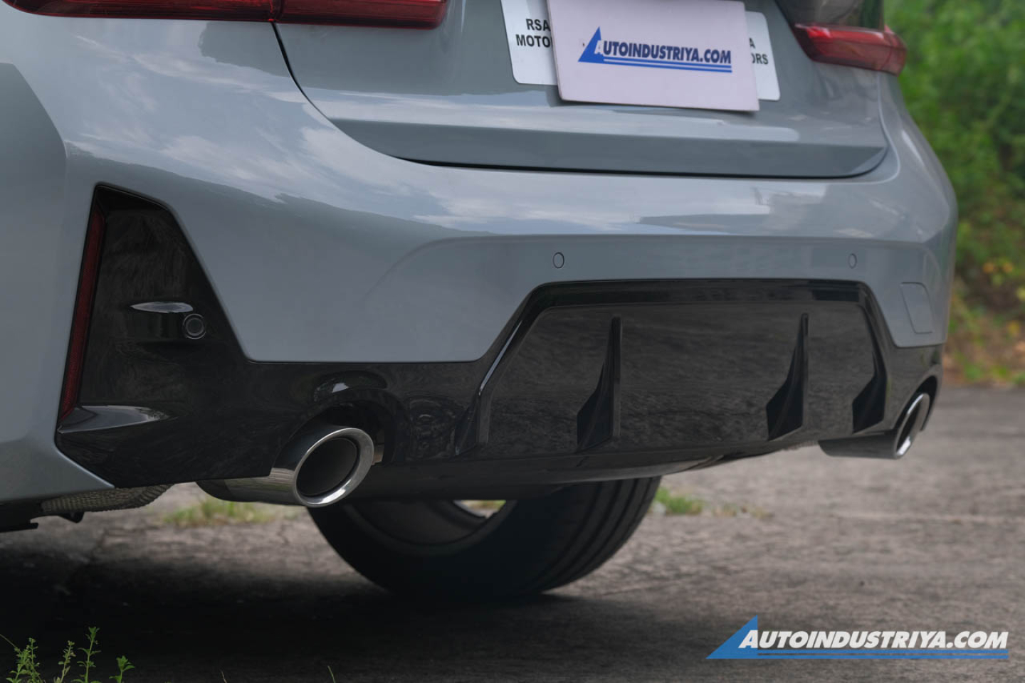 2023 BMW 318i Sport 2.0L Turbo 8-AT