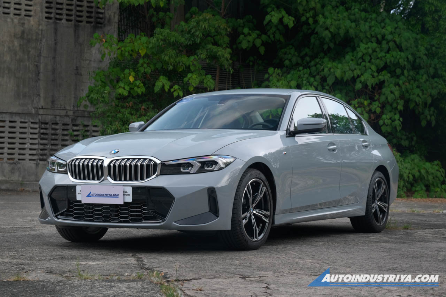 2023 BMW 318i Sport 2.0L Turbo 8-AT