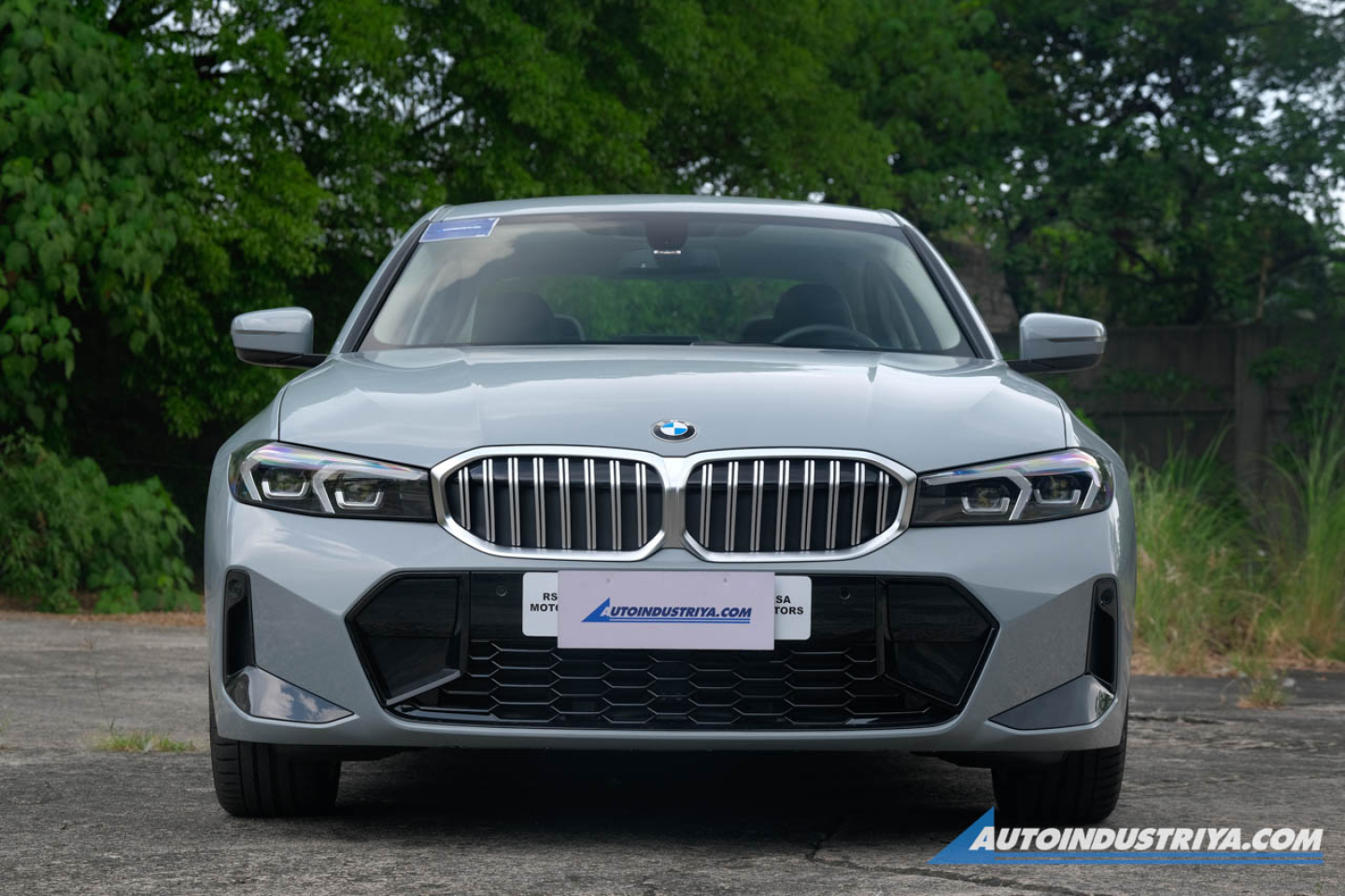 2023 BMW 318i Sport 2.0L Turbo 8-AT