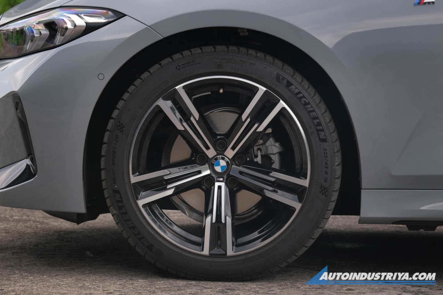 2023 BMW 318i Sport 2.0L Turbo 8-AT