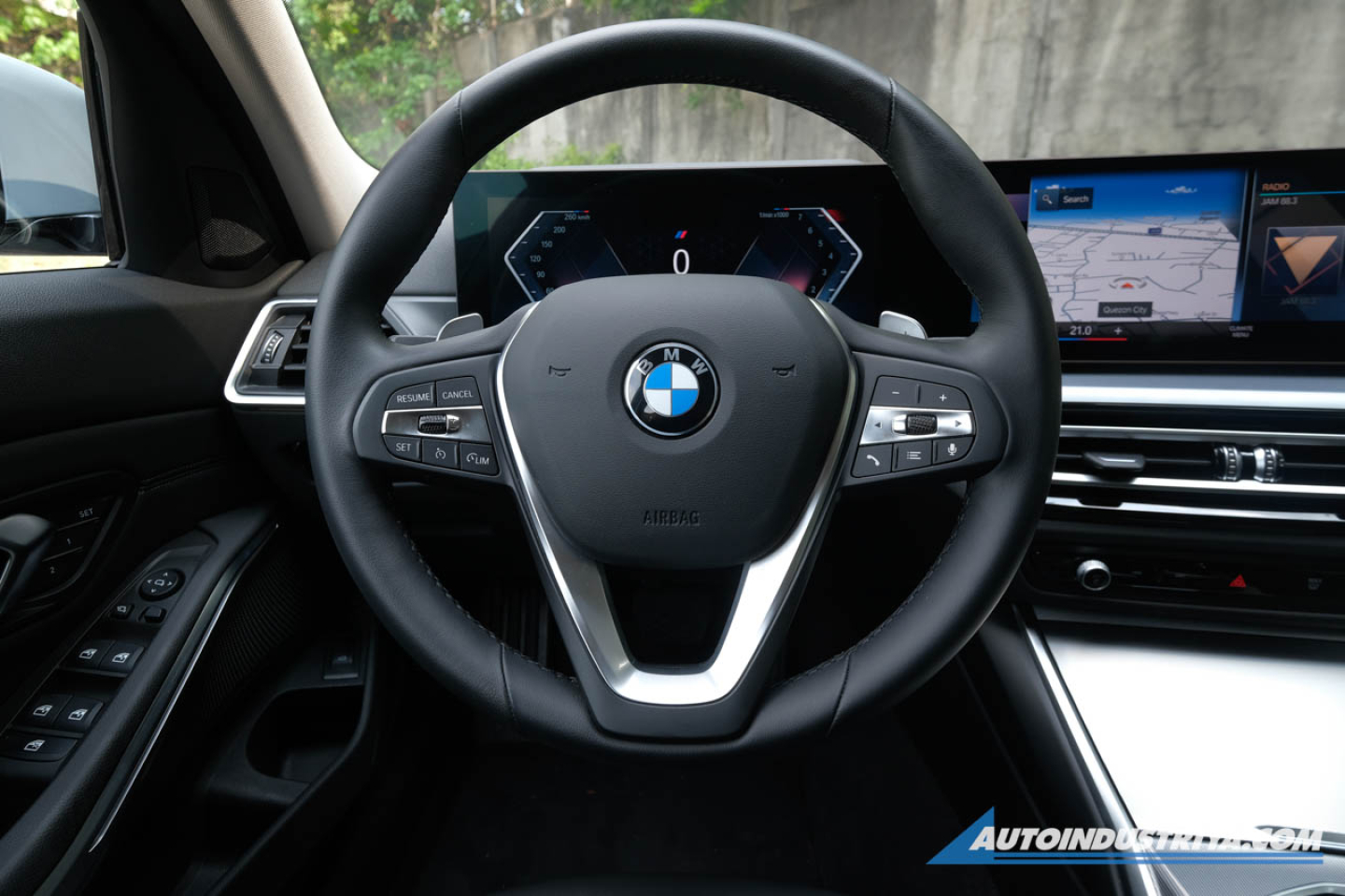 2023 BMW 318i Sport 2.0L Turbo 8-AT