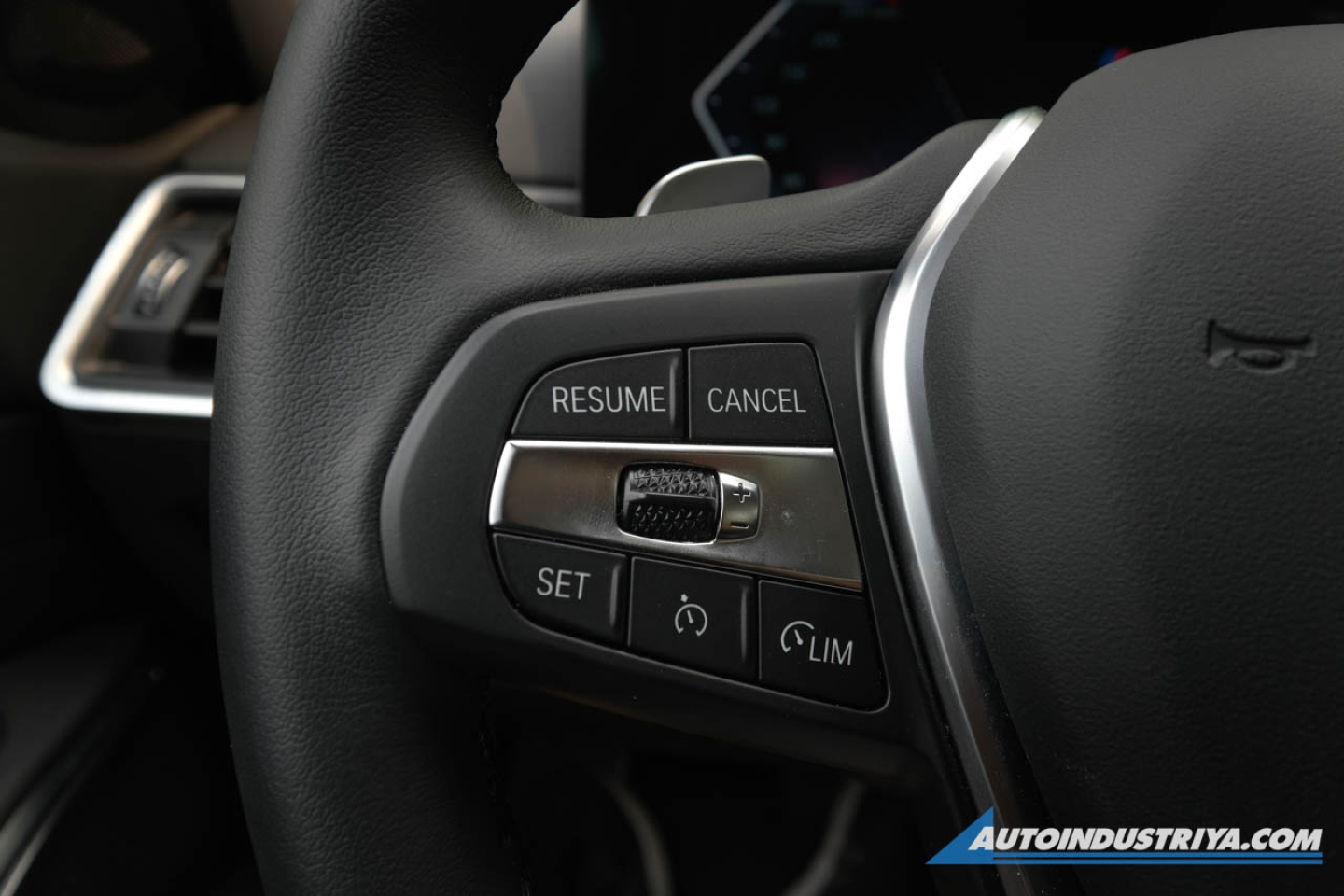 2023 BMW 318i Sport 2.0L Turbo 8-AT