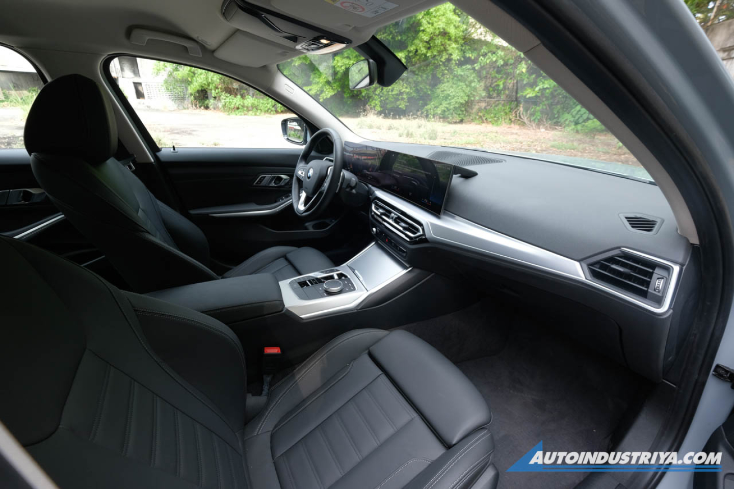 2023 BMW 318i Sport 2.0L Turbo 8-AT