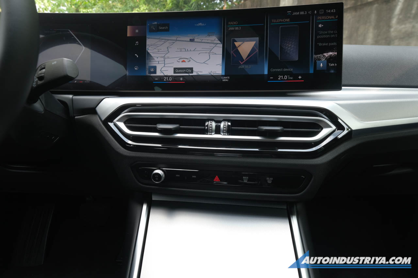 2023 BMW 318i Sport 2.0L Turbo 8-AT