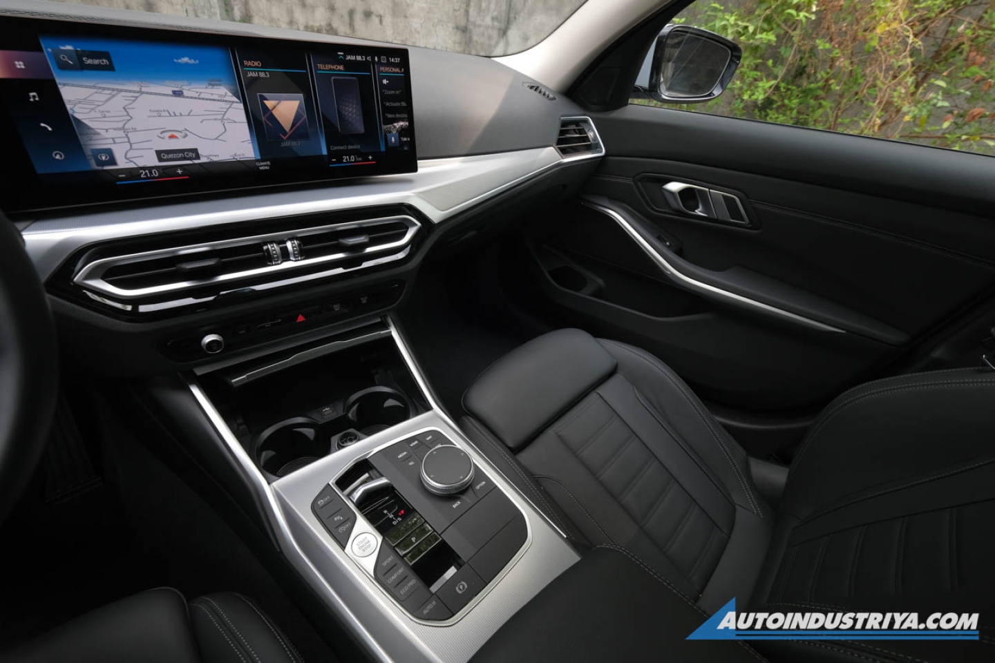 2023 BMW 318i Sport 2.0L Turbo 8-AT