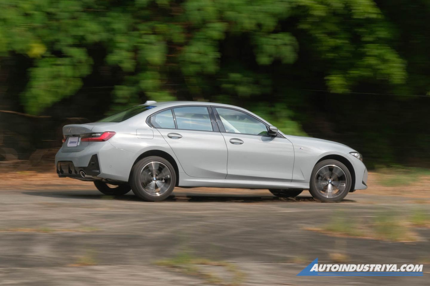 2023 BMW 318i Sport 2.0L Turbo 8-AT