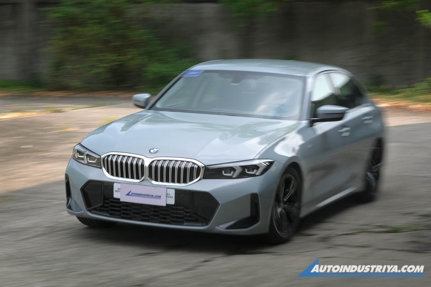 2023 BMW 318i Sport 2.0L Turbo 8-AT