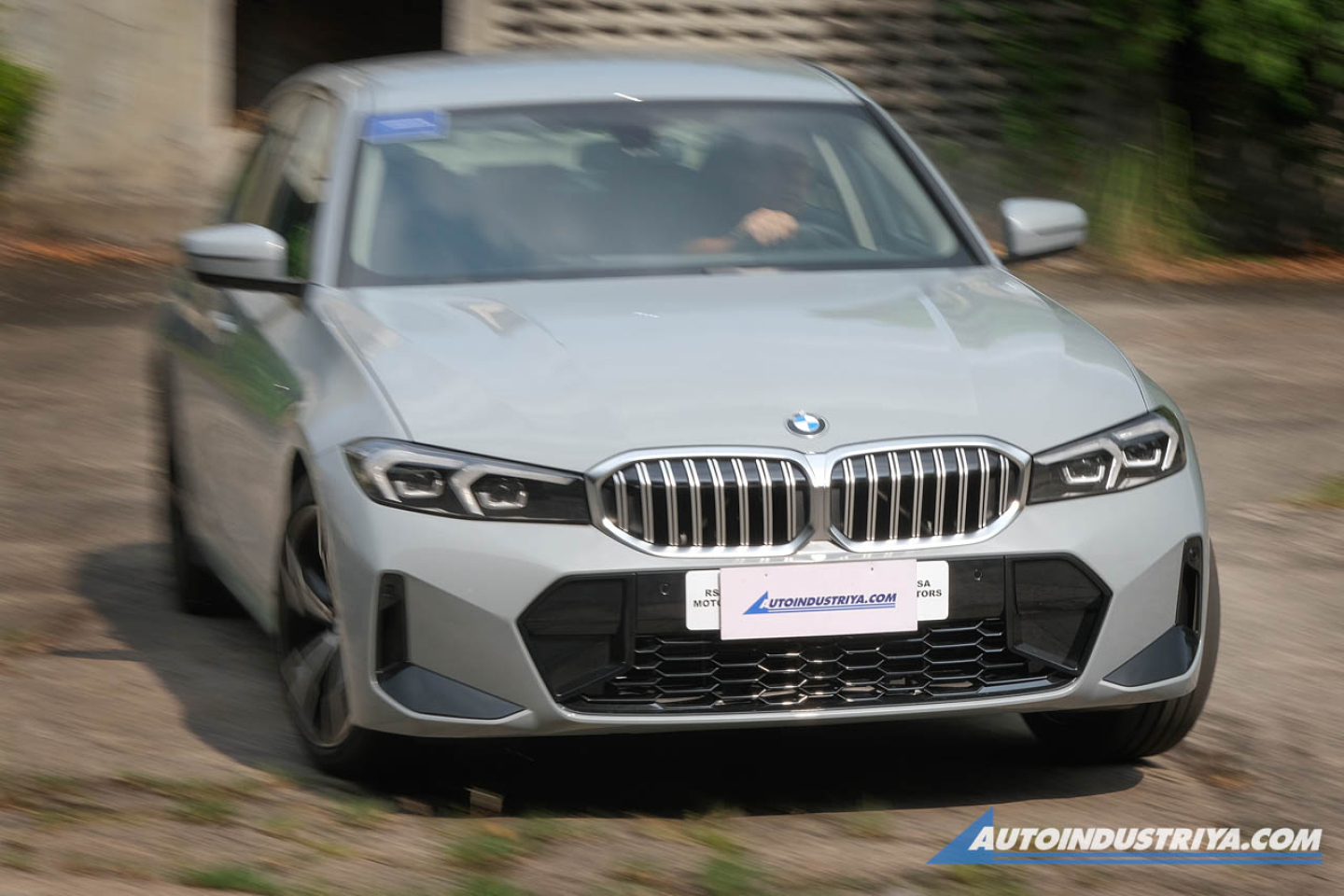 2023 BMW 318i Sport 2.0L Turbo 8-AT