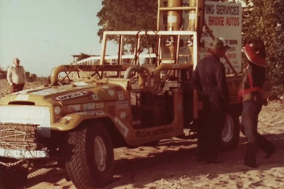 Josh Ruhl LOOK: Aussies drove 7 km under the sea in old Land Cruiser | AutoIndustriya