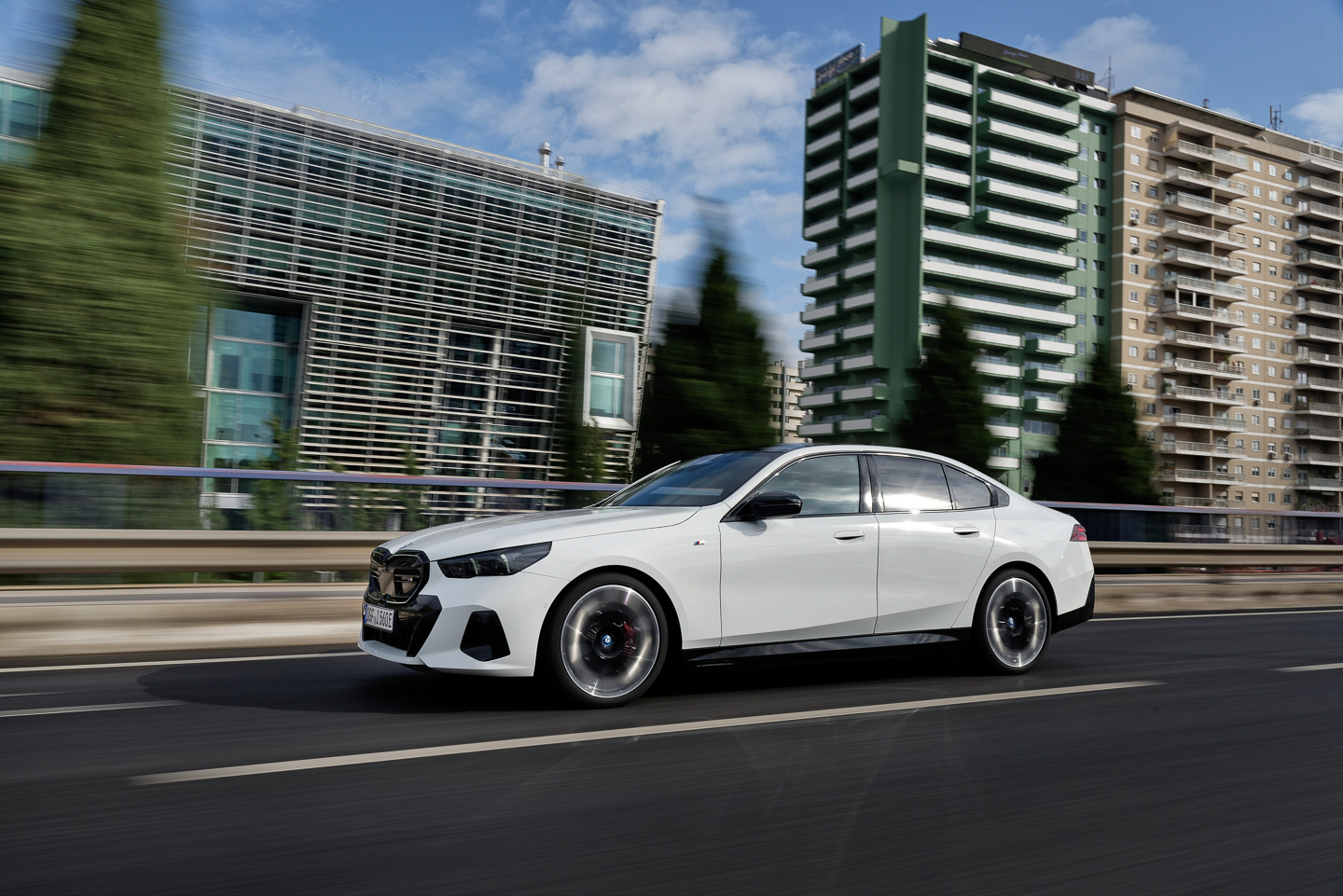 First Drive: BMW i5 eDrive40 and M60 xDrive