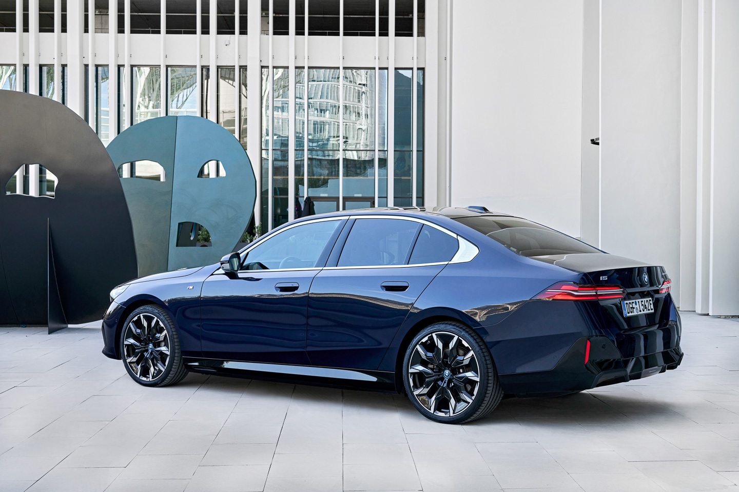 First Drive: BMW i5 eDrive40 and M60 xDrive