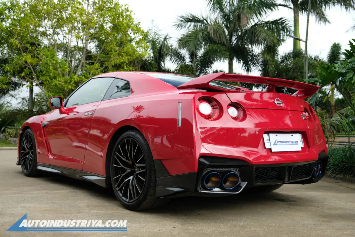 NISSAN GTR