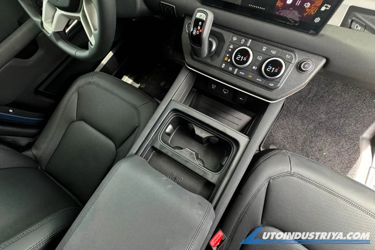 2024 Land Rover Defender 110 S P300 AWD