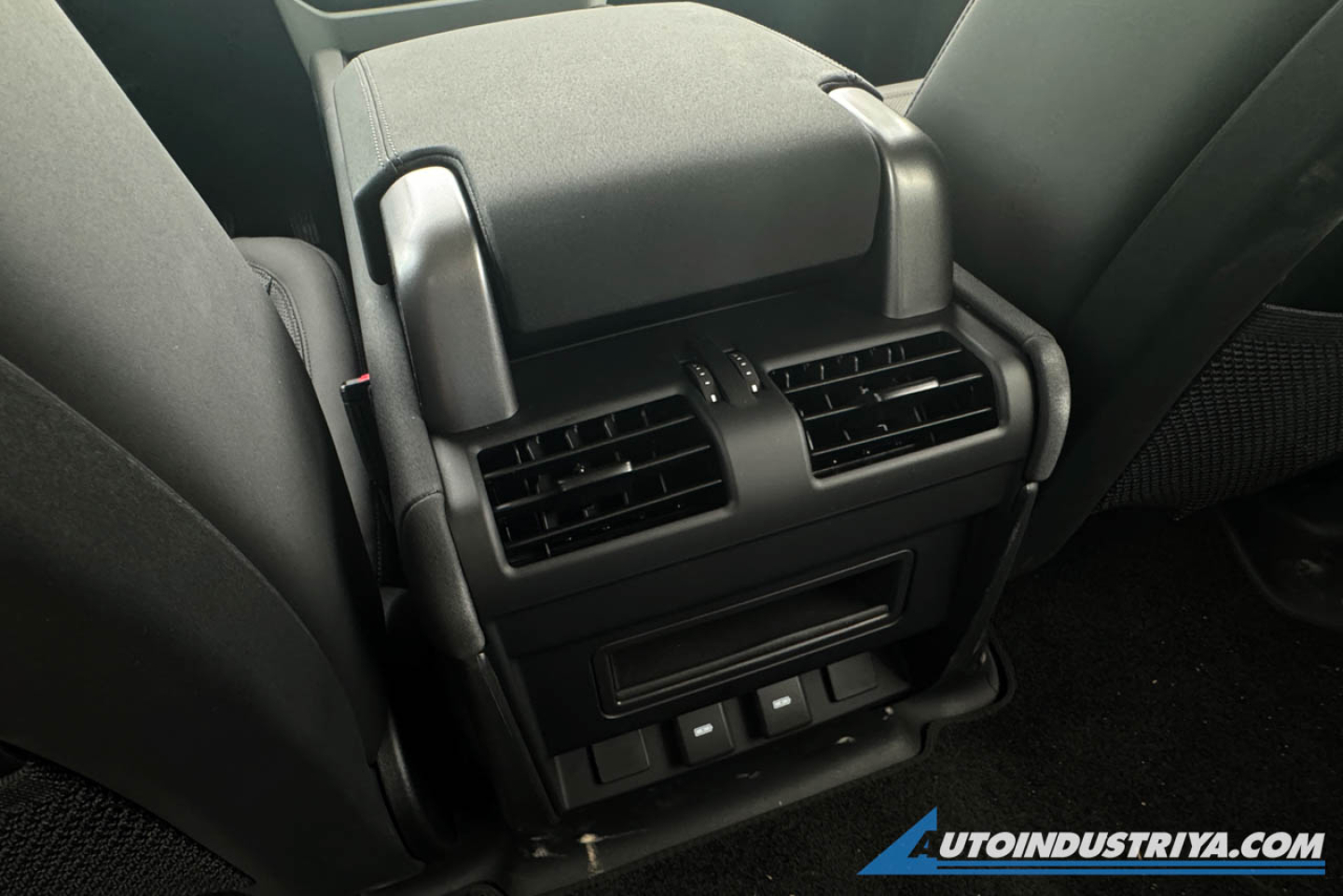 2024 Land Rover Defender 110 S P300 AWD